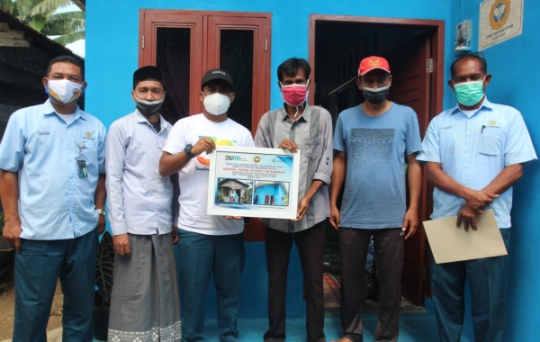 Dalam Rangka Perayaan HUT Ke-39, PT PIM Serahkan Dua Rumah Bantuan untuk Warga Desa Binaan PIM